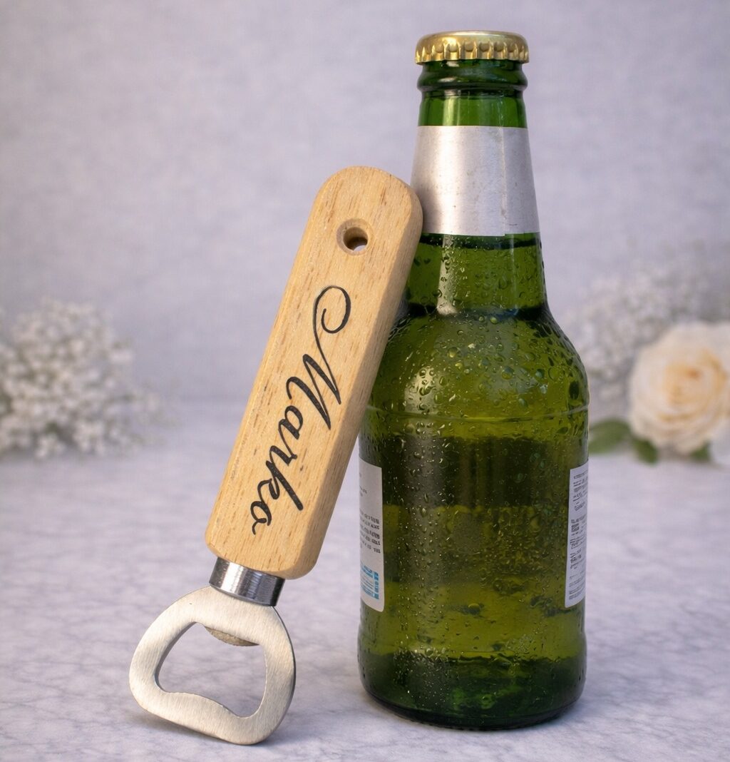 personalizirani-drveni-otvarac-za-boce-s-imenom